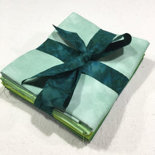 Load image into Gallery viewer, 5 Fat Quarter Bundle of Kaufman Cloud Cover, 5 Greens, FQG5