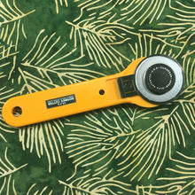 Load image into Gallery viewer, Island Batik Fabric, By The Half Yard, 122110680 Pineneedles Spinach