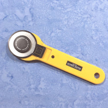 Load image into Gallery viewer, Kaufman Prisma Dyes Batik Fabric, By The Half Yard, AMD-7000-471 Larkspur