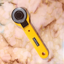 Load image into Gallery viewer, Hoffman Fabrics Bali Mottles Batik, By The Half Yard, 839-112 Dawn