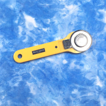 Load image into Gallery viewer, Hoffman Batik Fabric, By The Half Yard, 1895-1 Azure