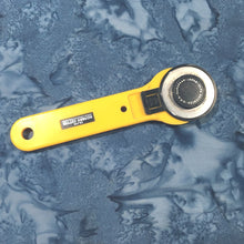 Load image into Gallery viewer, Hoffman Batik Fabric, By The Half Yard, 1895-242 London