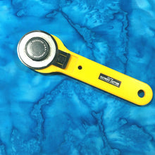 Load image into Gallery viewer, Hoffman Batik Fabric, By The Half Yard, 1895-61 Turquoise