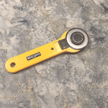 Load image into Gallery viewer, Hoffman Batik Fabric, By The Half Yard, 1895-28 Silver