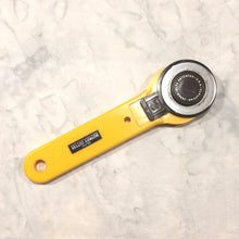 Load image into Gallery viewer, Hoffman Batik Fabric, By The Half Yard, 1895-698 Iceberg