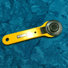 Load image into Gallery viewer, Hoffman Batik Fabric, By The Half Yard, 1895-559 Riviera