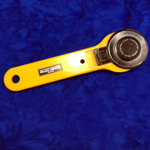 Load image into Gallery viewer, Hoffman Batik Fabric, By The Half Yard, 1895-360 Waikiki